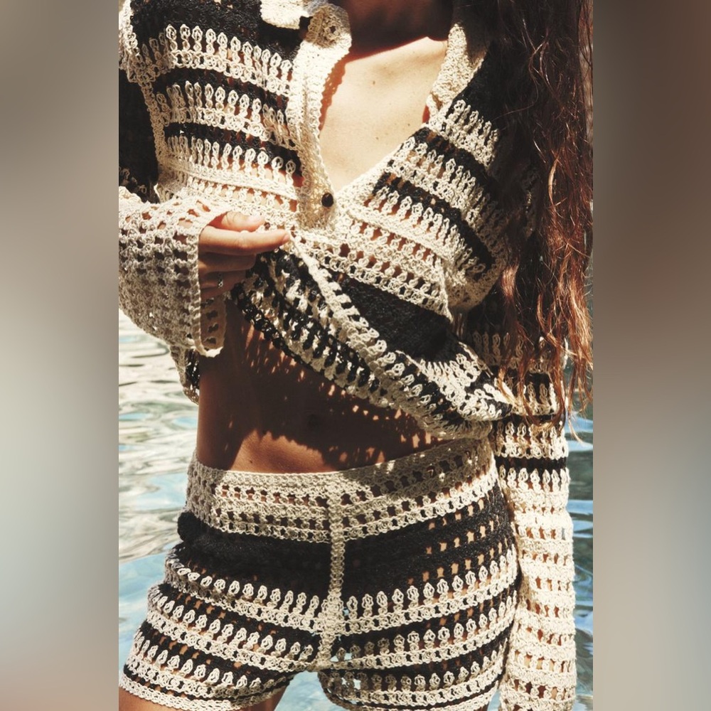 Zara STRIPED CROCHET SHORTS